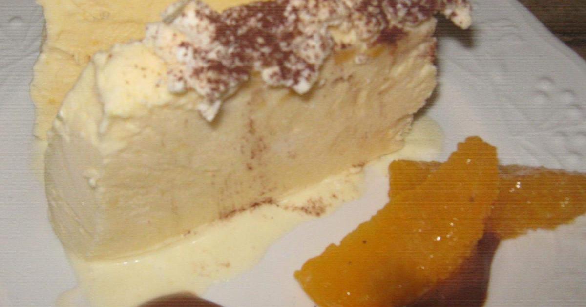 Parfait glacé meringué orange cointreau et sa sauce chocolat par
